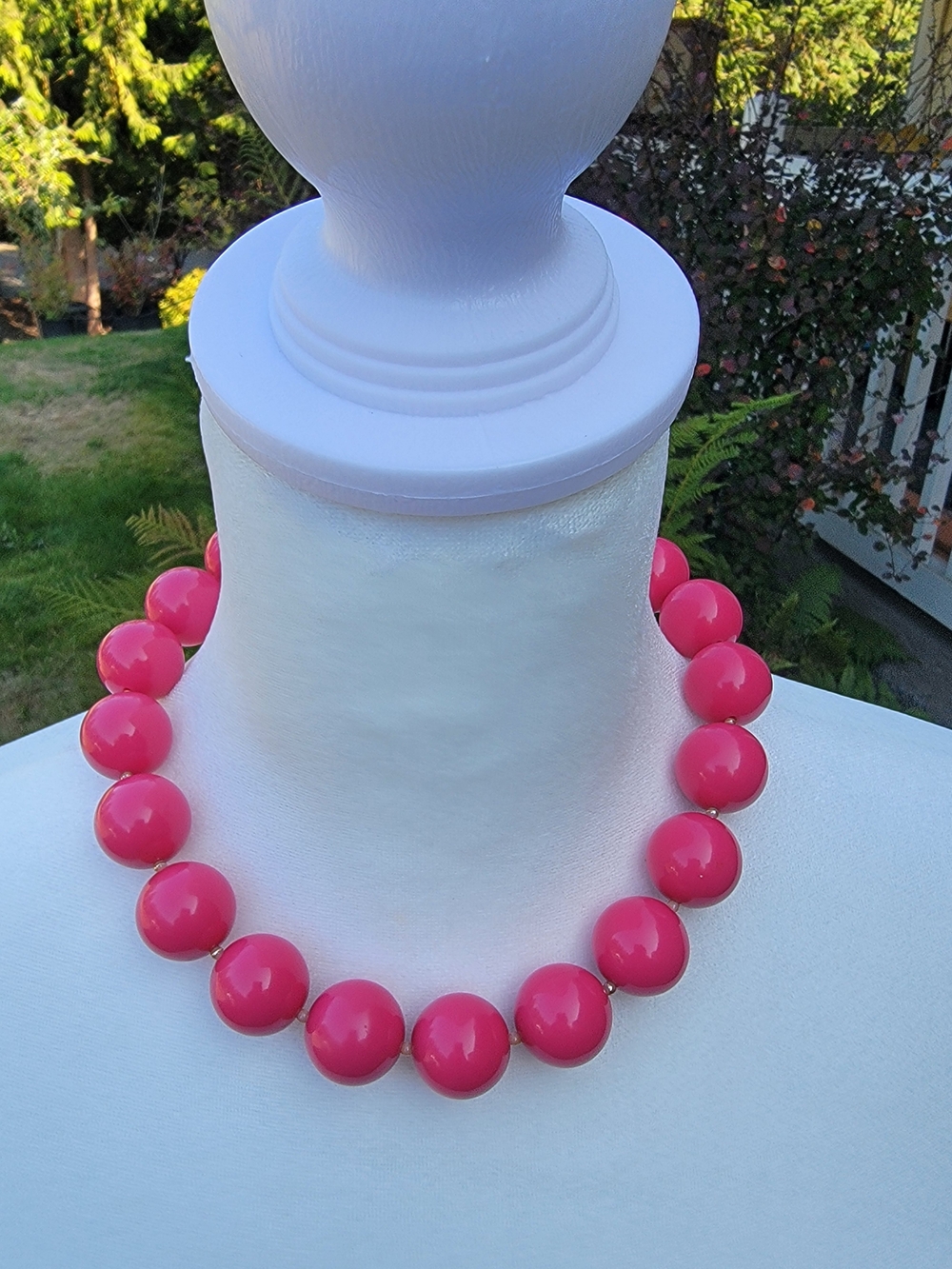 Vintage 16" Classic Acrylic Pink Bead Necklace - Women's Jewelry